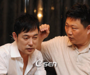 [사진] 이침 놓는 이경제 한의사, 귀는 건강의 안테나