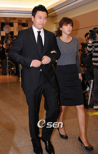 [사진-최진실 빈소]주영훈-이윤미,'도저히 믿기질 않아요'