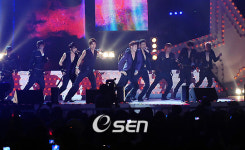 [사진]동방신기,앵콜 무대