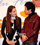 [사진]최성호와 얘기를 나누는 캄포스키