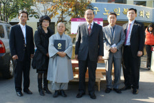 ‘2008 인천국제디자인페어’, 목공예 원목탁자 노인복지시설에 기증