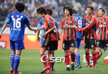 [사진]이청용,기종이 형, 수고하셨습니다!