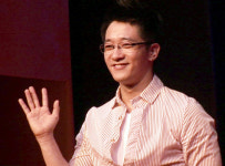 ‘Mr. 뻣뻣’ 알렉스, “손발이 오그라드는 댄스 기대하라”