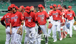 [사진]KIA,'5-2 승리야!'