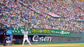 [사진]역대 최소 경기 3번째 300만 관중 돌파!