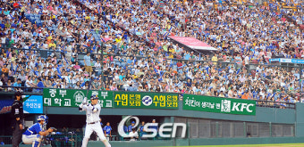[사진]역대 최소 경기 3번째 300만 관중 돌파!