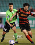 포항, 전북 3-1로 꺾고 2위 탈환...유창현 김태수 신형민 연속골