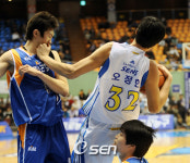 [사진]오정현의 레프트훅?