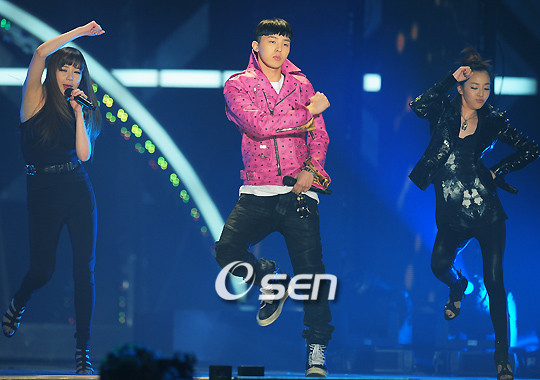 2024 SBS 가요대전, 지드래곤의 퍼포먼스와 기부 결정으로 논란 속 호평