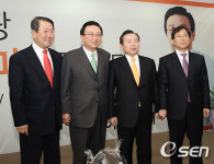 [사진]이인재 출판 기념회, 기념사진 찍는 주요 참석자들