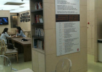 라식만 하는 차가운 안과에서 북카페 열어 신개념 휴식터 인기