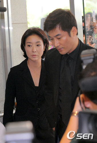 [사진]김보연,'남편 전노민과 함께 빈소 조문'