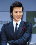 [사진]김강우,쑥스럽게 미소지으며