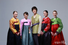 한복 전문업체 우리옷 미, 외국학생들에게 한복의 美 알리다