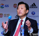[사진]정종수 사장,황보관 감독에게 기대가 큽니다