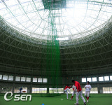 [사진]SK 실내연습장이 미니 돔구장이네