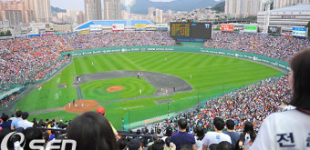 [사진]'프로야구 최소경기 300만 관중돌파'