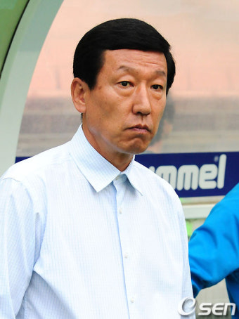 최강희, '부드러운 카리스마'로 팬들 진정시켰다