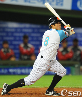 '전준우 4타점' 롯데, SK에 6-4 역전승