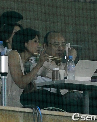 한화 김승연 회장, 선수단 격려차 잠실구장 방문