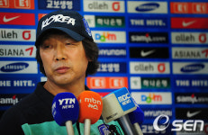 조광래, 고양종합운동장 잔디 상태에 불만