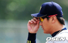 [사진]이대호, 고글 눌러 쓰고