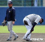 [사진]T-오카다, 주루 연습용 몸빼바지?