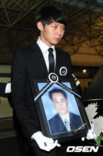 JYJ 사생팬, 최소한의 염치는 남았나..박유천 부친상 출몰 자제