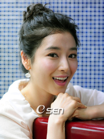 배우 임유진, 22일 넥센-두산전 시구