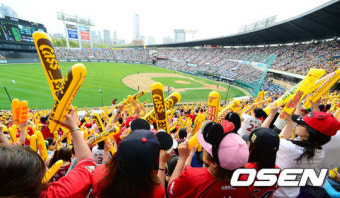 [사진]잠실구장 만원관중, 프로야구 최소경기 100만 돌파
