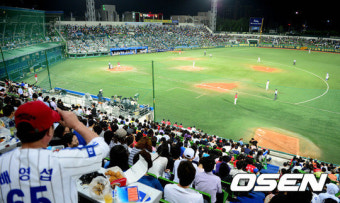 [사진]프로야구 역대 최소경기 400만 관중 돌파