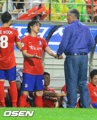[사진]승부차기 실축한 안정환,'감독님! 전 정말 억울해요'