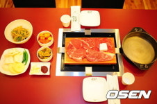 [맛집] ‘창고 43’ 명동점, “육즙은 제대로 가두었는가?”