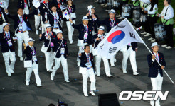 [사진]올림픽 메인 스타디움에 입장하는 한국 선수단