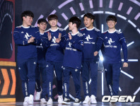 [사진]루나틱 하이,드디어 우리가 우승트로피의 주인공