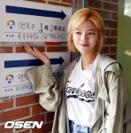 [사진]트와이스 정연,투표 후 인증샷 빠질 수 없죠