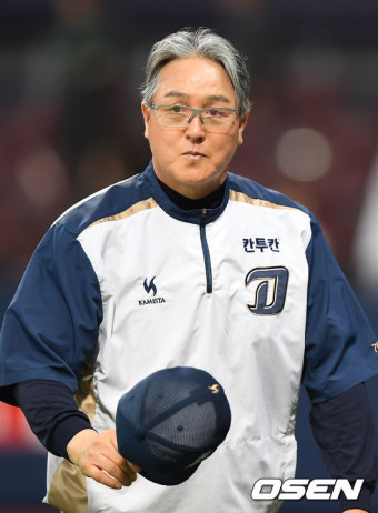 [사진]김경문 감독,'넥센 원정 스윕하고 내려갑니다'