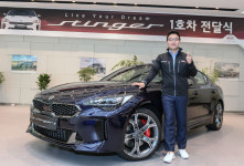 기아차 스팅어 1호차 나갔다, 주인공은 현역 카레이서