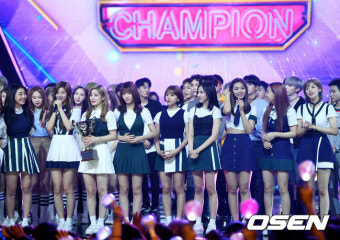 [사진]트와이스,'쇼챔피언 1위 감사합니다!'