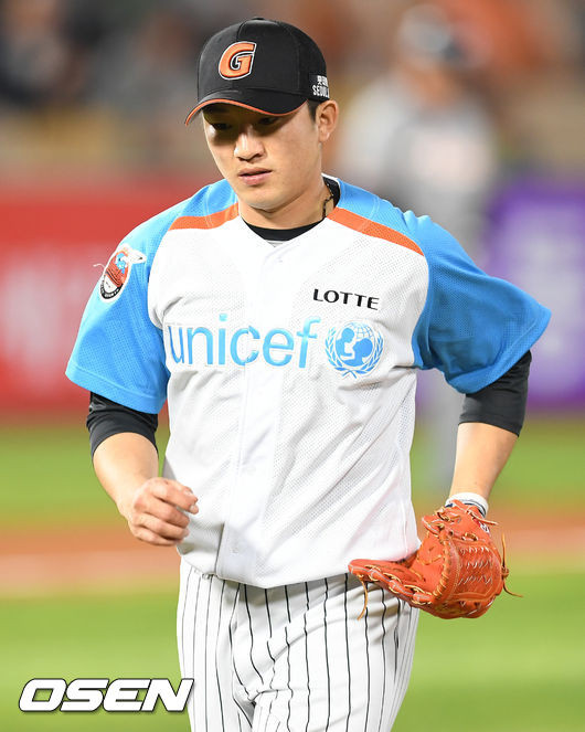 이호준, 헤드샷 맞고 병원 후송...롯데, 부상 사태에 충격 받아