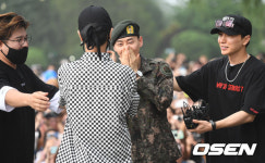 [오!쎈 Pic]슈주 은혁, 500여 팬들 앞 늠름한 전역인사