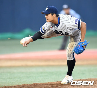 [사진]강백호,'포수 마스크 벗고 투수로 변신'