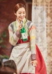 [Oh!쎈 컷] 풋풋 새댁..별별 며느리 함은정, 한복 입고 노래 신고식