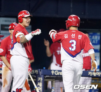 [사진]최형우, '김선빈, 승리하자'