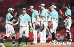 [사진]2연승 kt,'갈 길 바쁜 SK 상대로 2연승'