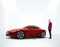 태양+렉서스, ‘NEW LC500h’ 뮤직비디오 촬영 의상 판매 수익금 기부