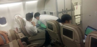 비즈니스 양보한 신태용호 코치진, 비행기 안에서 불철주야 분석 매진