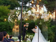 윤한, 오늘 8세 연하 연인과 결혼..지인 축하 속 백년가약 [종합]
