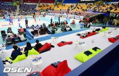 [사진]수원실내체육관,귀빈석을 없애고 팬들을 위한 자리로 탈바꿈
