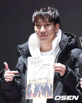 [사진]비투비 서은광,'올 겨울도 비투비와 함께해요'